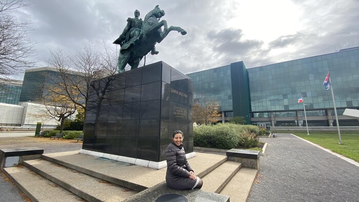 L'historien Vildan Bahar Tucay s'intéresse beaucoup au Libérateur de l'Amérique, Simón Bolivar. Elle a effectué une série de recherches sur ce personnage historique.