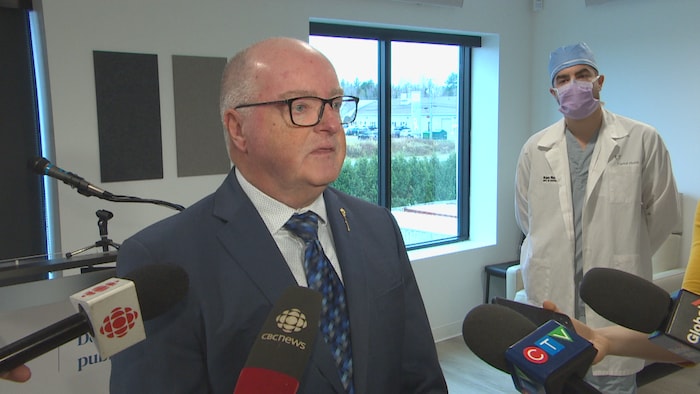 Des opérations de la cataracte offertes dans une clinique privée de