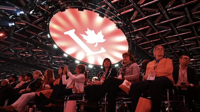 Des délégués assistent au congrès du Parti libéral du Canada à Montréal, le vendredi 10 avril 2026.