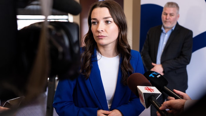Ariane Boyer en point de presse le 24 avril 2026. 