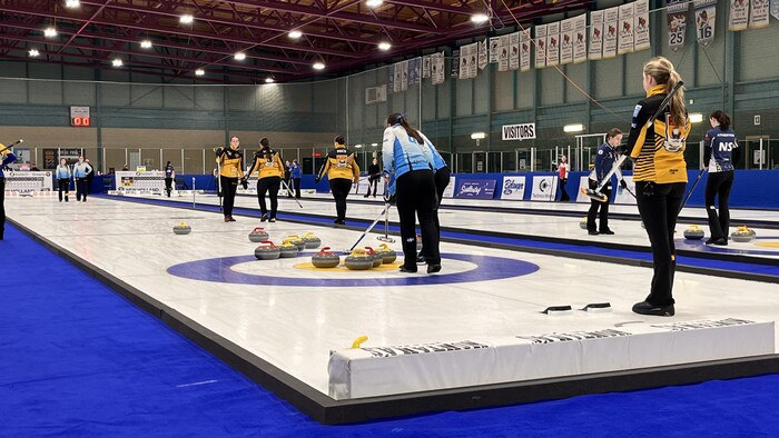 Des participantes des Championnats canadiens des moins de 20 ans à Sudbury.