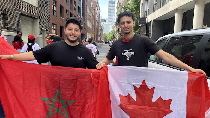 Ibrahim (à gauche) et son ami Mohamed (à droite).