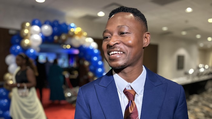 Pascal Beya Bowa en entrevue.