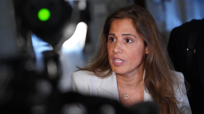 Mme Déry en mêlée de presse.