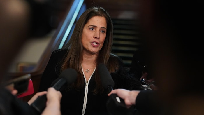 Pascale Déry en mêlée de presse.