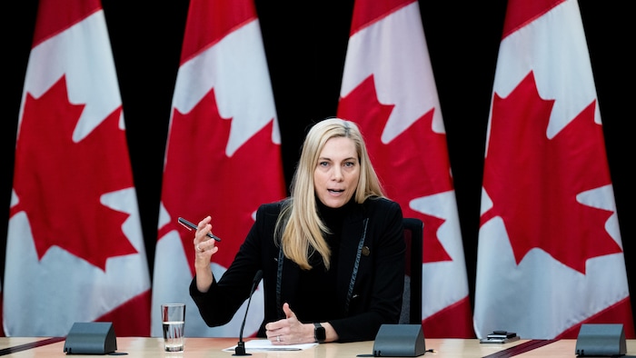  Pascale St-Onge en conférence de presse.