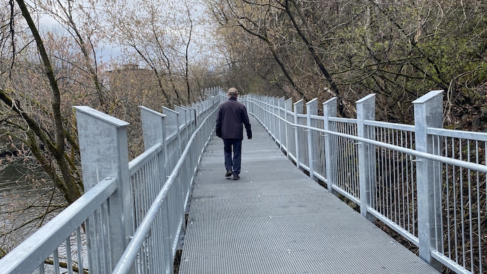 La passerelle de la gorge de la rivière Magog à Sherbrooke. Photo prise le 4 mai 2026.
