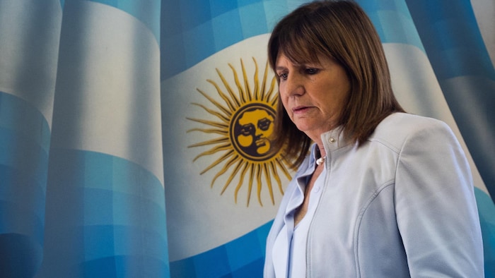 Patricia Bullrich lors d'une conférence de presse à Buenos Aires le 25 octobre 2023.
