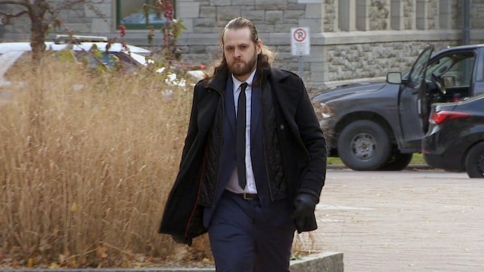 Patrick Gordon MacDonald à son arrivée au palais de justice d'Ottawa.