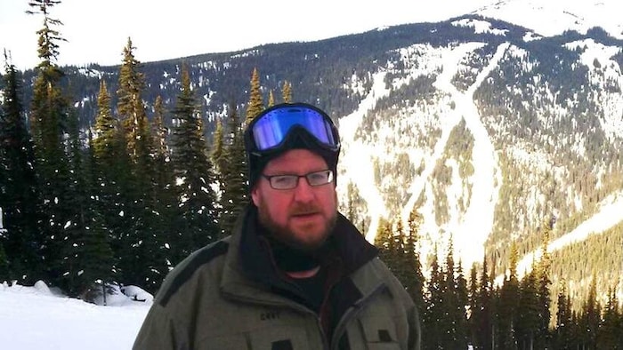 Un portrait de Patrick Lutts Jr. en ski.