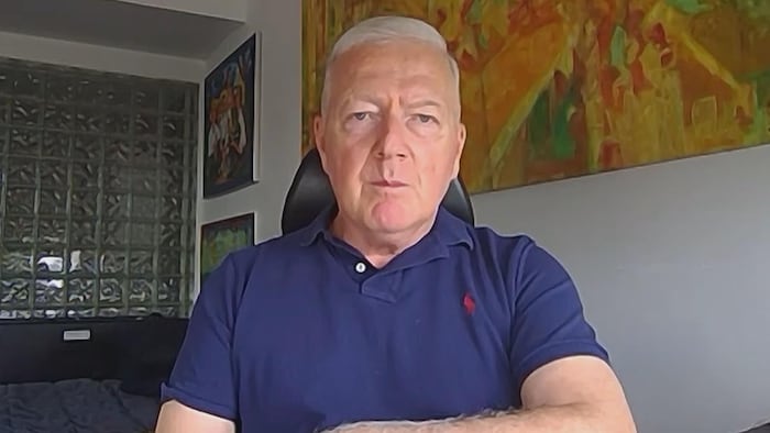 Une personne en entrevue sur Zoom avec Radio-Canada.