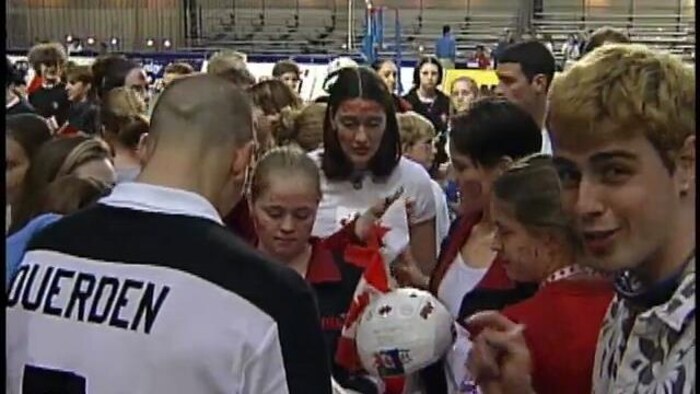 Paul Duerden signe des autographes