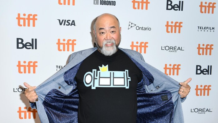 Portrait de Paul Sun-Hyung Lee lors d'un festival de films.