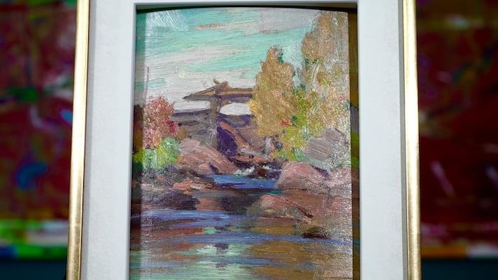 Une représentation de Tea Lake Dam, attribuée au peintre canadien Tom Thomson.