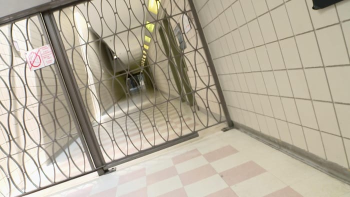 Un des multiples corridors du pénitencier de Donnacona.