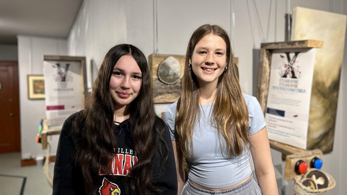 Photo de Penny Anne Aurz et de Alexis Autumn Whitsord au musée.