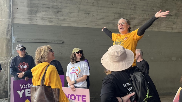 Benny Gerstal stands above a small crowd.