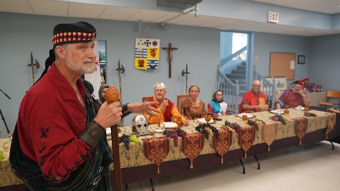 Père Chalifoux en baron écossais.