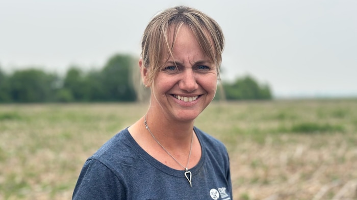 Portrait of Murielle in a field. say goodbye roundup | radio-canada say goodbye roundup | radio-canada new