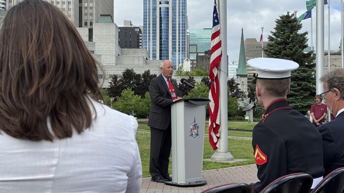 Pete Hoekstra au micro.