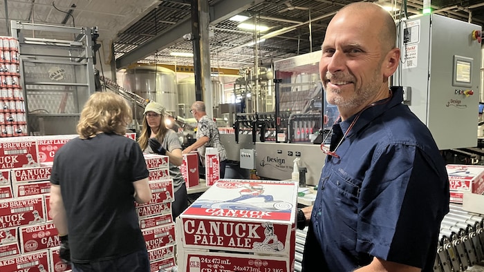 Removing barriers to home trading would win about $ 215 million a year star-news.press/wp A man has a beer box in front of the production chain of a microbial.