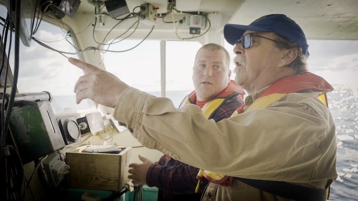 Peter Stewart dans un bateau.