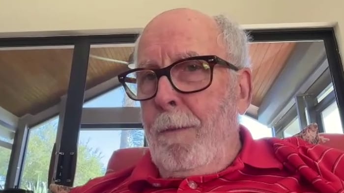 Portrait de Peter Warrian.