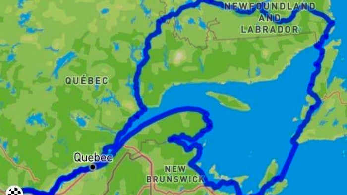 Une carte de l'est du Québec illustrant le parcours du cycliste.