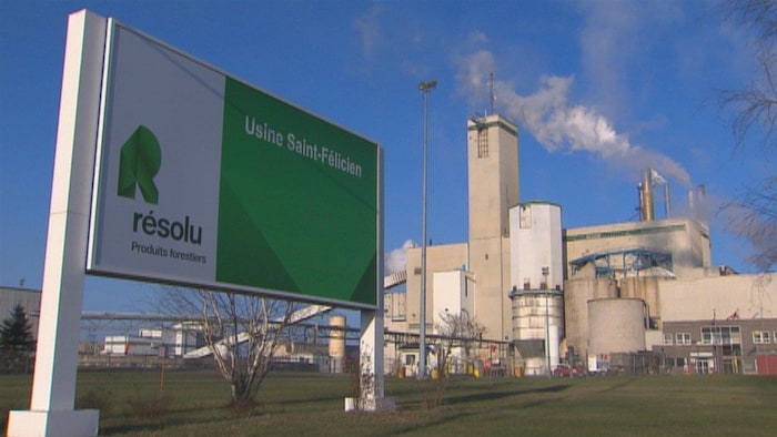 L'usine de pâte de Produits forestiers Résolu, à Saint-Félicien