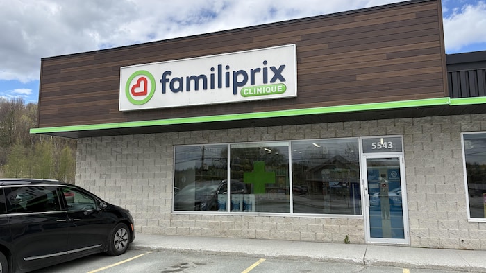 Une pharmacie.