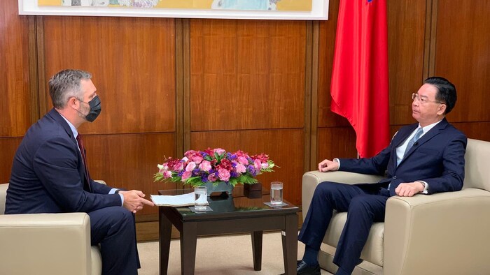 加广驻台湾记者Philippe Leblanc采访台湾外交部长吴钊燮。