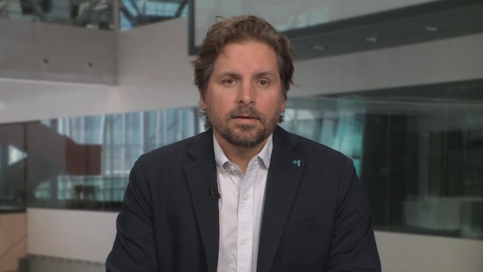 Pierre-Alexandre Blouin en entrevue dans les studios de Radio-Canada à Montréal.