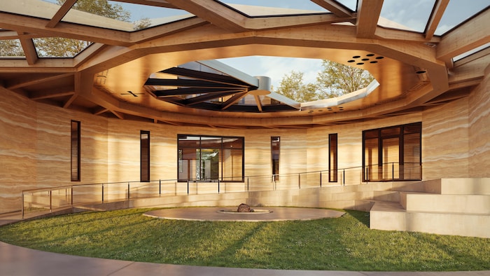 Un monument circulaire en bois dont la pierre Manitou est au centre.