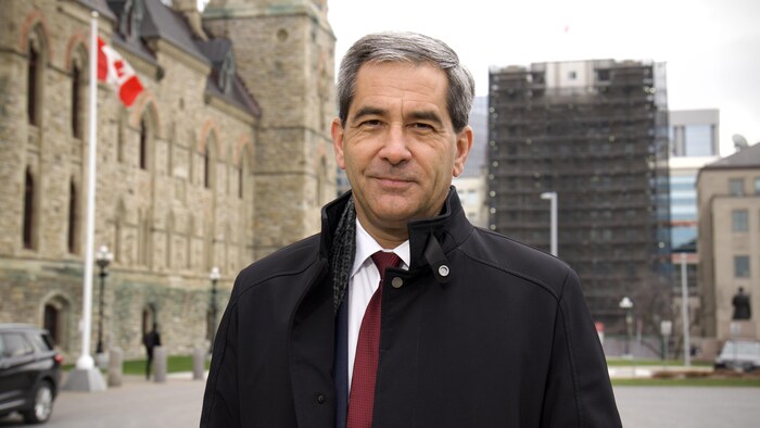 Le député conservateur Pierre Paul-Hus airs au centre-ville d'Ottawa.