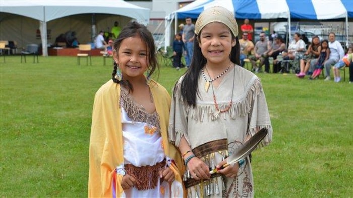Jeunes filles lors d'un Pow Wow à Pikogan (archives)