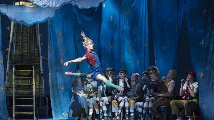 Jack Bertinshaw et les artistes du Ballet « Pinocchio ».