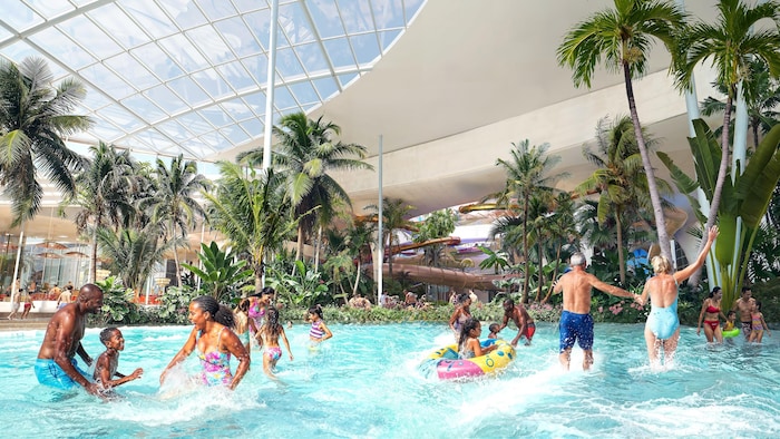 Des familles dans la piscine.
