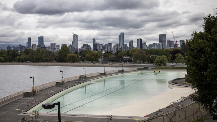 La piscine de Kitsilano, vide.
