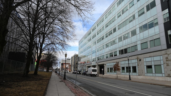 Centre-ville, place Chancery.