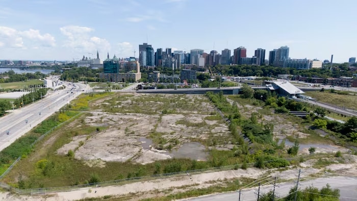 Une photo prise par un drôle des plaines LeBreton à Ottawa. 