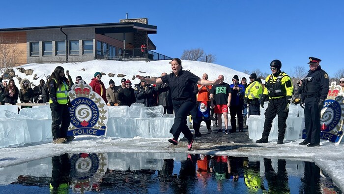  La cheffe Sara Cunningham qui plonge.