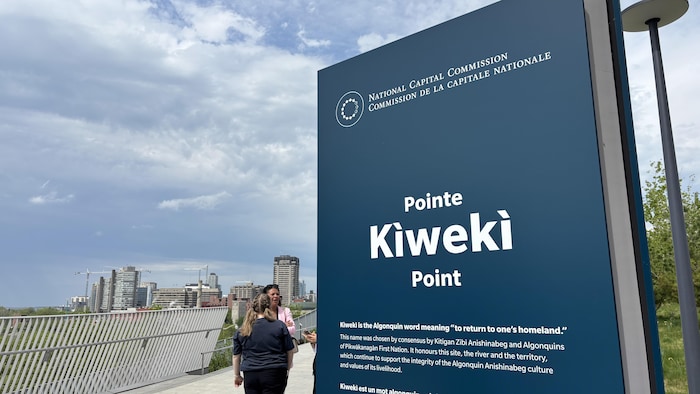 L'affiche de la pointe Kìwekì à Ottawa.