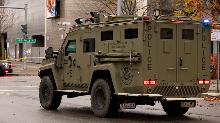 Un camion du département de la département de la Sécurité intérieure des États-Unis.