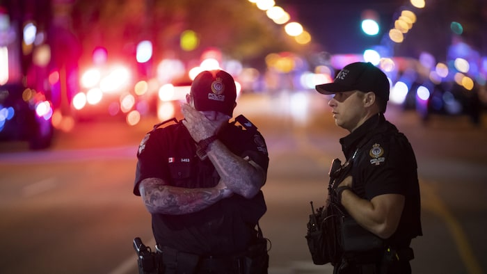 Des agents de police à Vancouver lors du festival Lapu Lapu.