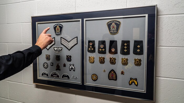 Des badges de la police de Sudbury.
