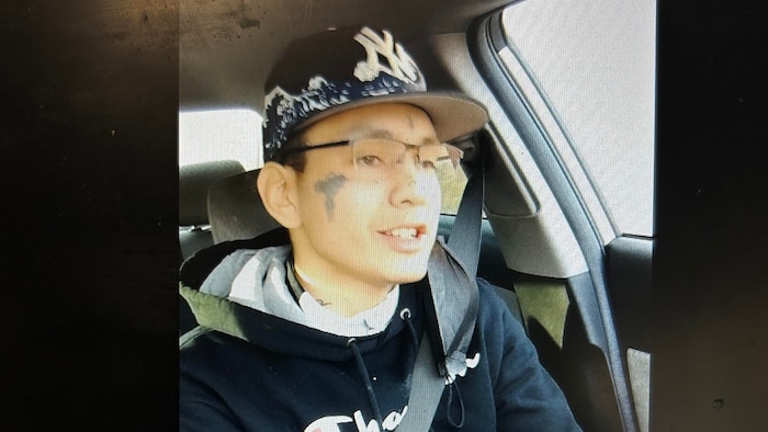 Une capture d'écran d'une vidéo de l'accusé datant du 14 décembre 2022.