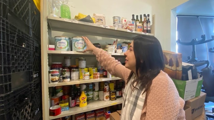 Pendant la pandémie, ACOMM a organisé la distribution de nourriture par le biais d'une banque alimentaire hebdomadaire coordonnée par Yadira Caro, une Colombienne vivant à Montréal depuis 2019. 