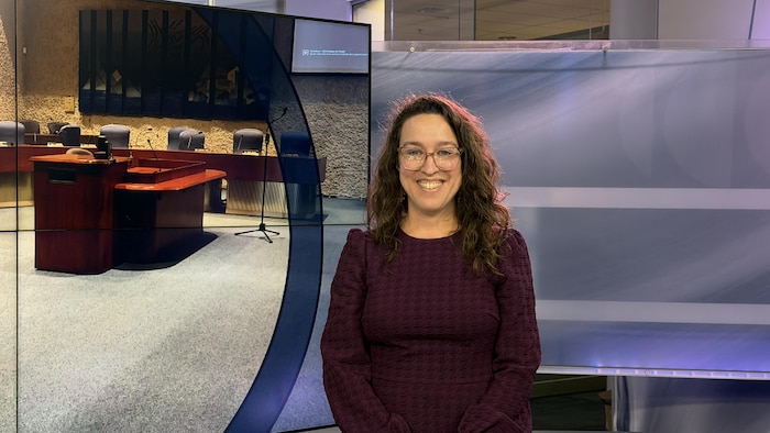 Évelyne Beaudin sur le plateau du téléjournal Mauricie.