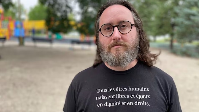 Steve Boutilier dans un parc.