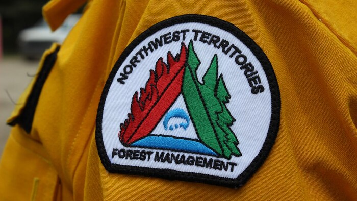 Un écusson du service forestier des Territoires du Nord-Ouest.